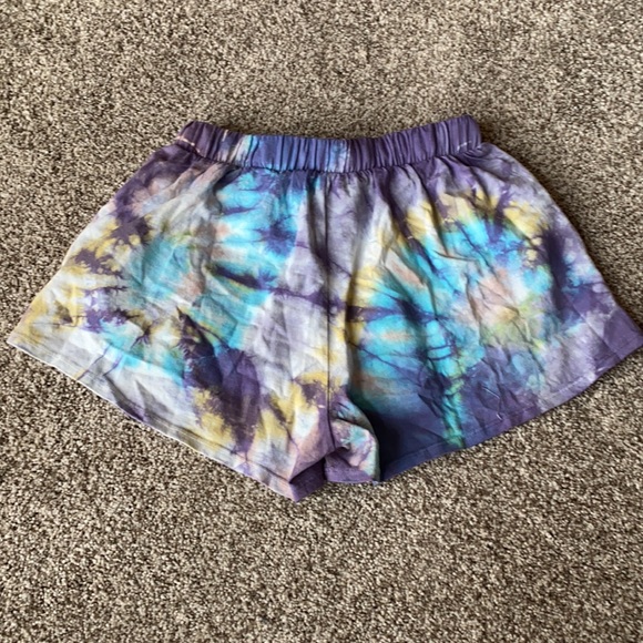ASHBURY COTTON POCKETED TIE DYE SHORTS - Picture 5 of 6